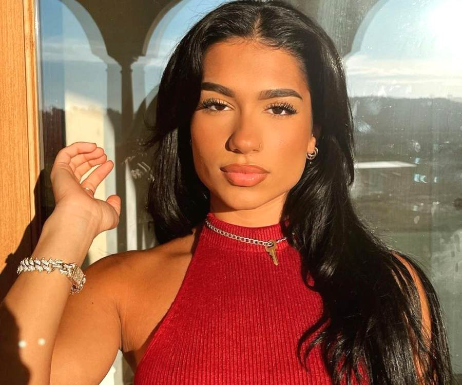 Aisha Mian Biography: Age, Boyfriend, Net Worth, Height, TikTok, Parents, Twin | TheCityCeleb