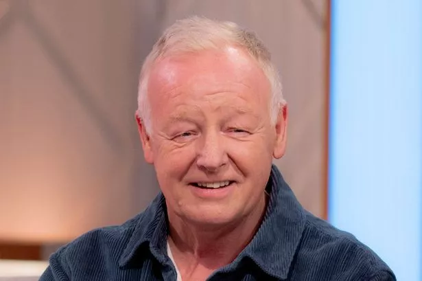 Les Dennis Biography: Height, Wife, Wiki, Children, Age, Family, Net Worth | TheCityCeleb