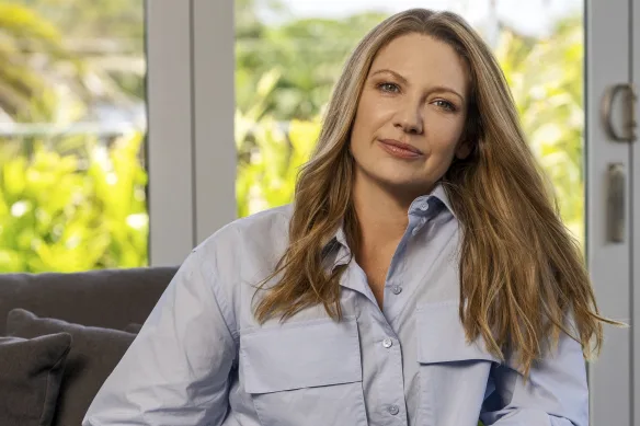 Anna Torv Biography: Instagram, Spouse, Height, Wiki, Parents, Movies, Age, Net Worth | TheCityCeleb