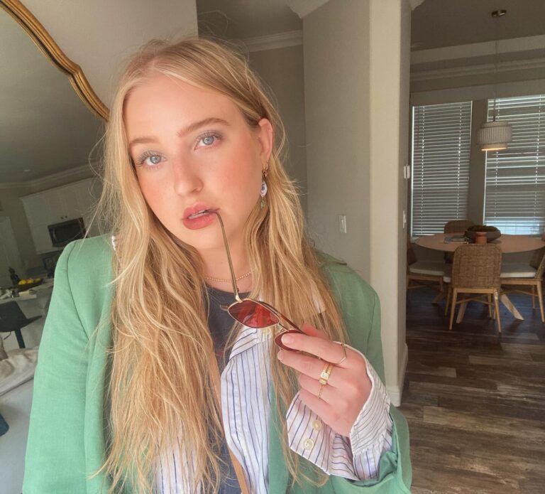 Veronica Dunne Biography: TV Series, Age, Net Worth, Height, Siblings, Parents, Movies, Boyfriend | TheCityCeleb