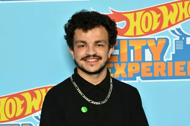 Alex Bain Biography: Net Worth, Height, Girlfriend, Age, Movies, Children, Parents | TheCityCeleb